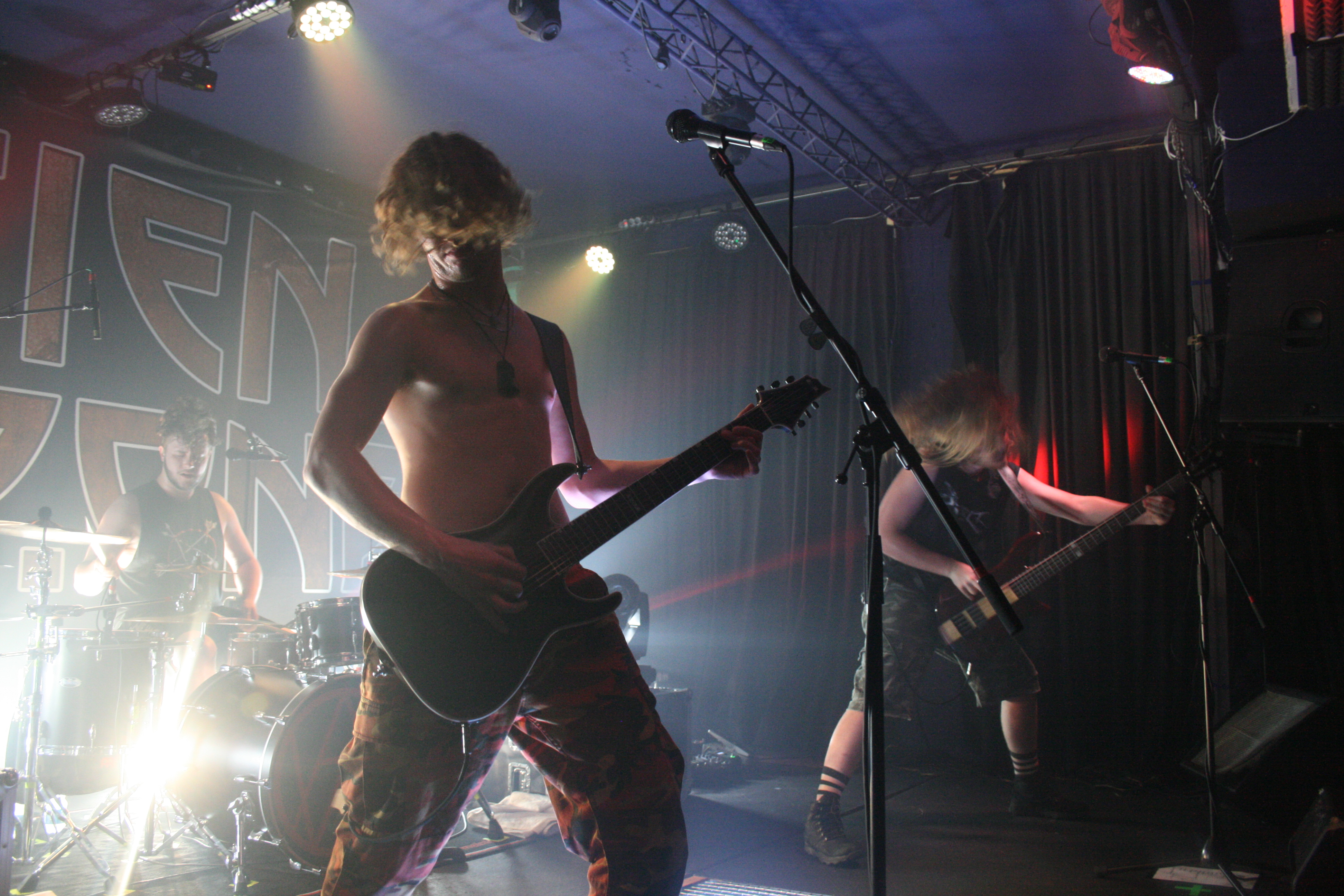 Crónica de ALIEN WEAPONRY + RISE TO FALL – 9 de julio (Sevilla)