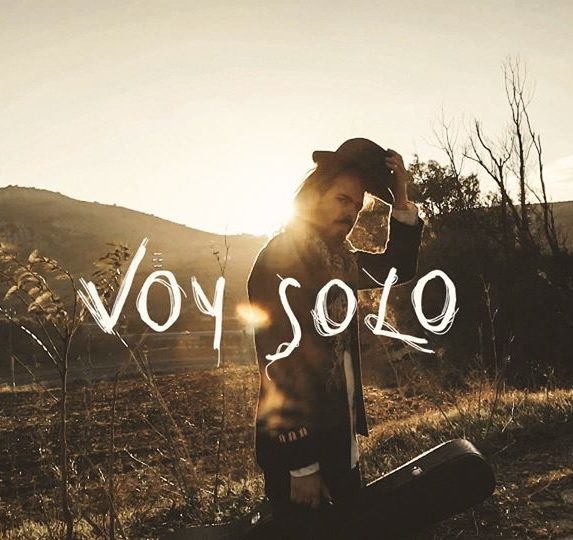 Pablo Fugitivo versiona en clave Folk-Rock “No dudaría” de Antonio Flores junto a The Quarantine Band