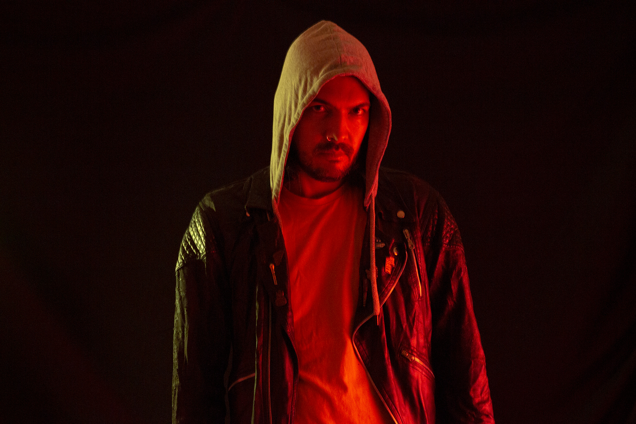 Moshtaza: El proyecto colombiano que mezcla elementos rock, punk, EDM y rap