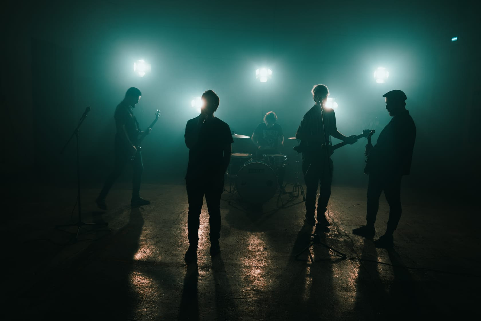 Fyres presenta su primer single “To Learn, To Fight, To Take A Shower”
