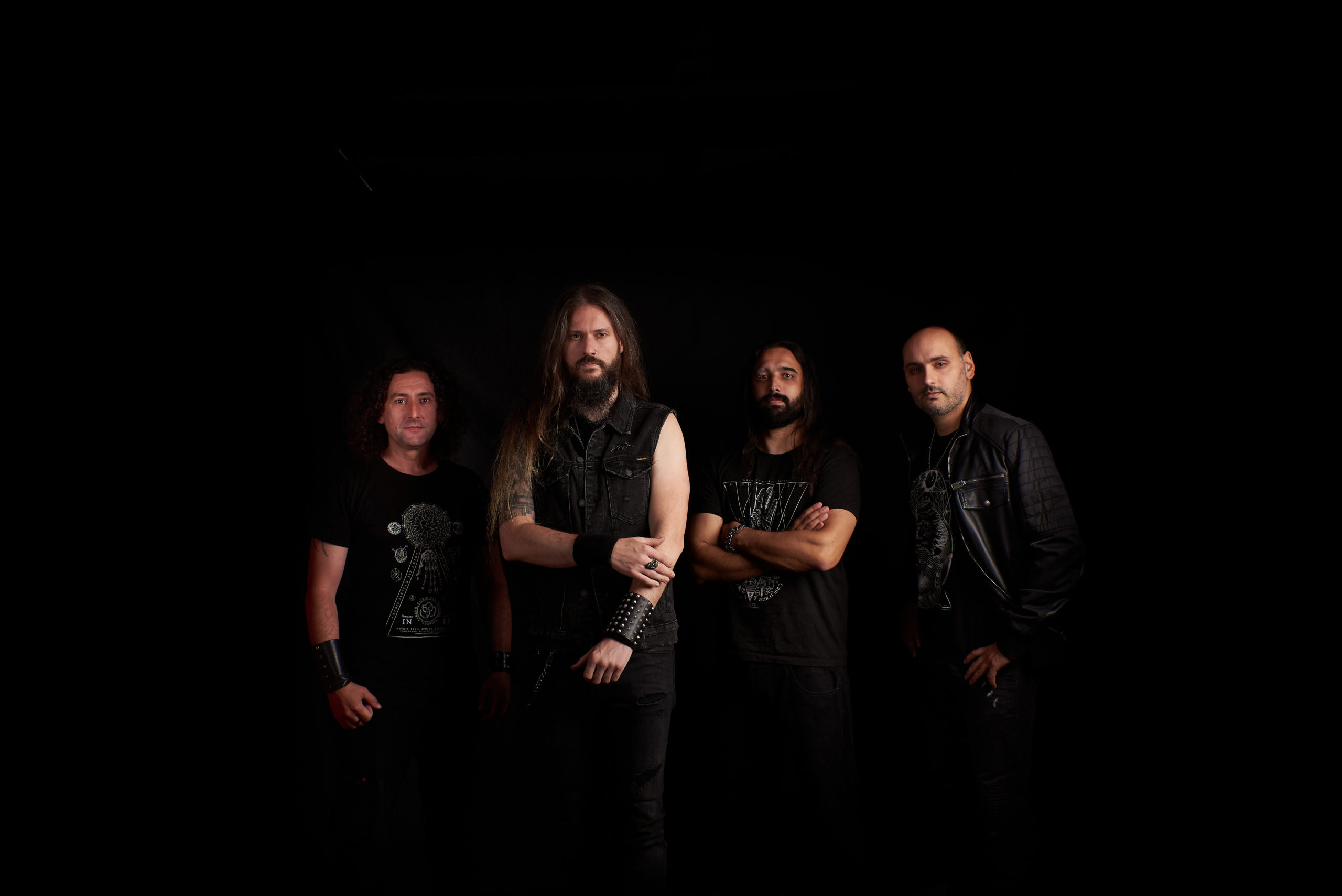 Dark Embrace anuncia su fichaje con el sello Massacre Records