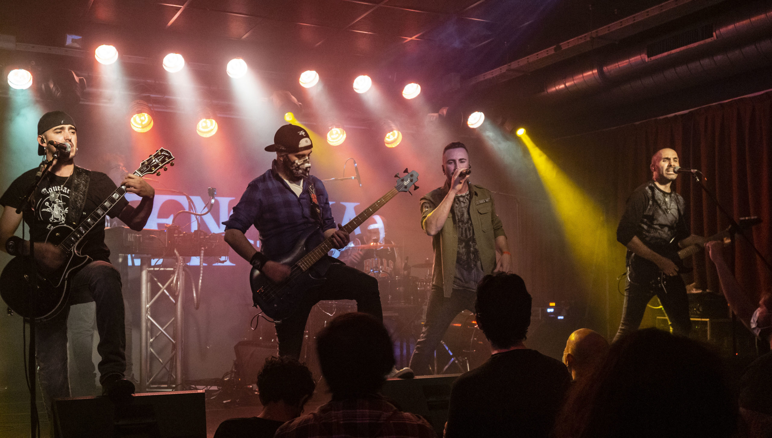 [Crónica] Exhibición de heavy metal de la mano de Knights of Blood y Zenobia