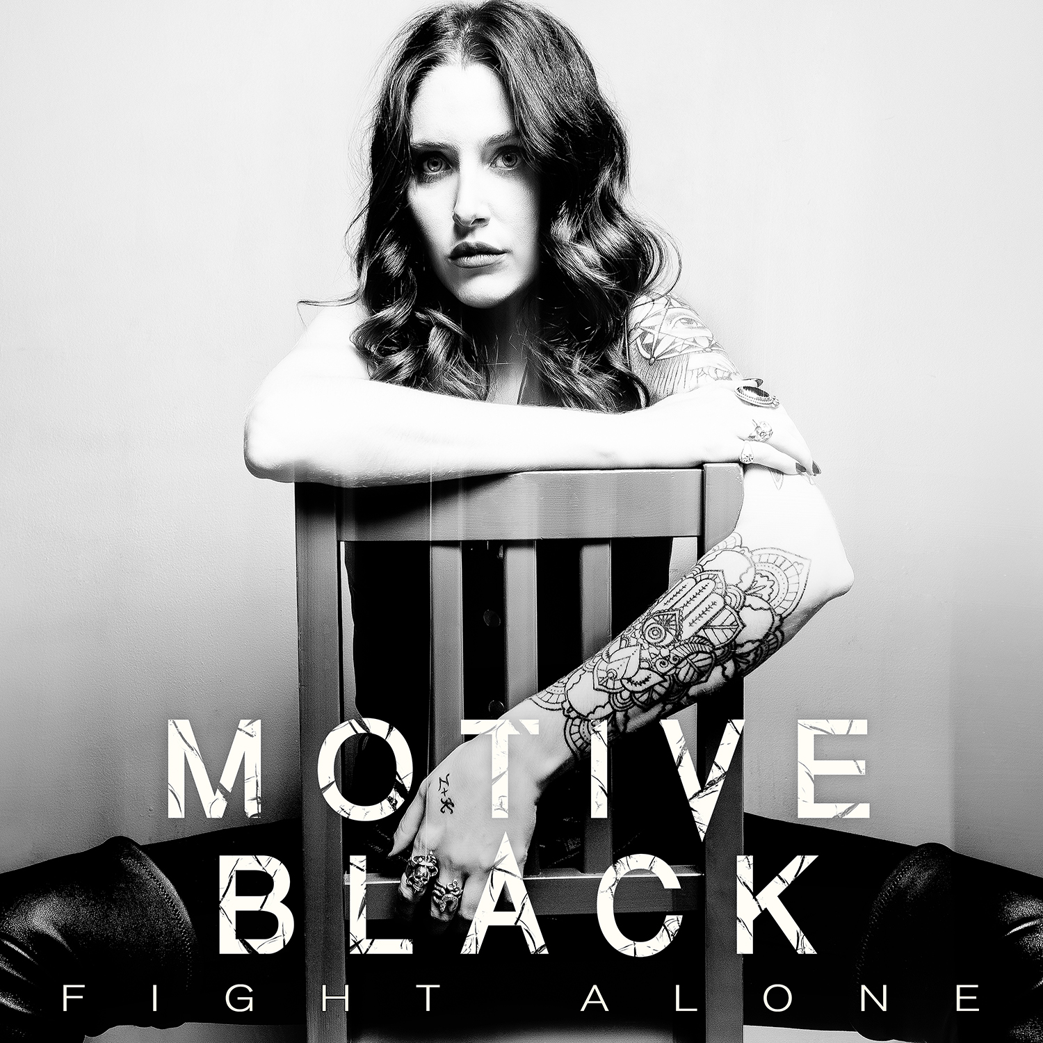 MOTIVE BLACK lanza este vídeo lyric para el nuevo sencillo “Fight Alone”
