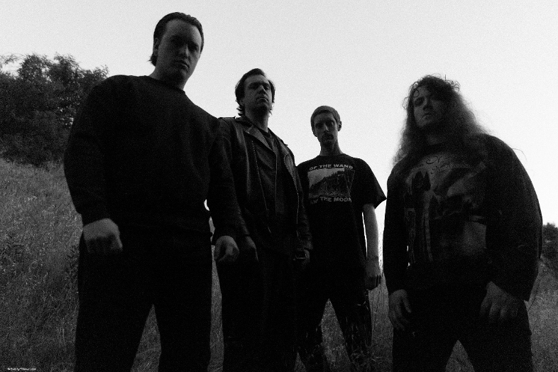 Upon Stone firma con Century Media Records y estrena “Onyx Through the Heart”