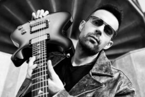 John de mena guitarra